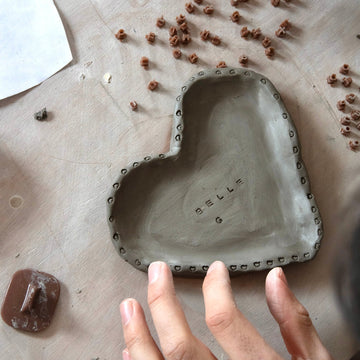 Activité Couple Saint-Valentin : 5 Raisons de tester le Kit de Poterie duo